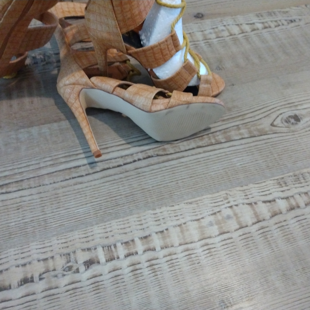 Shoes - Picture 3 of 8